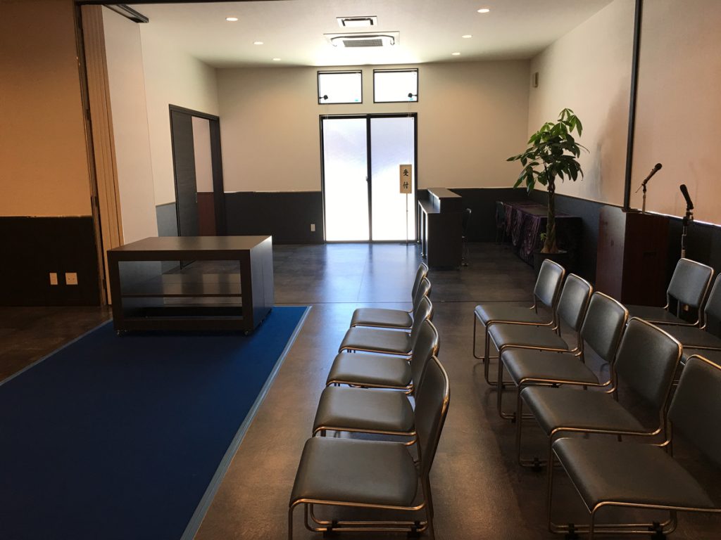 淨蓮会館の施設は、数人〜数百人までのご葬儀に対応してレイアウトが可能です。